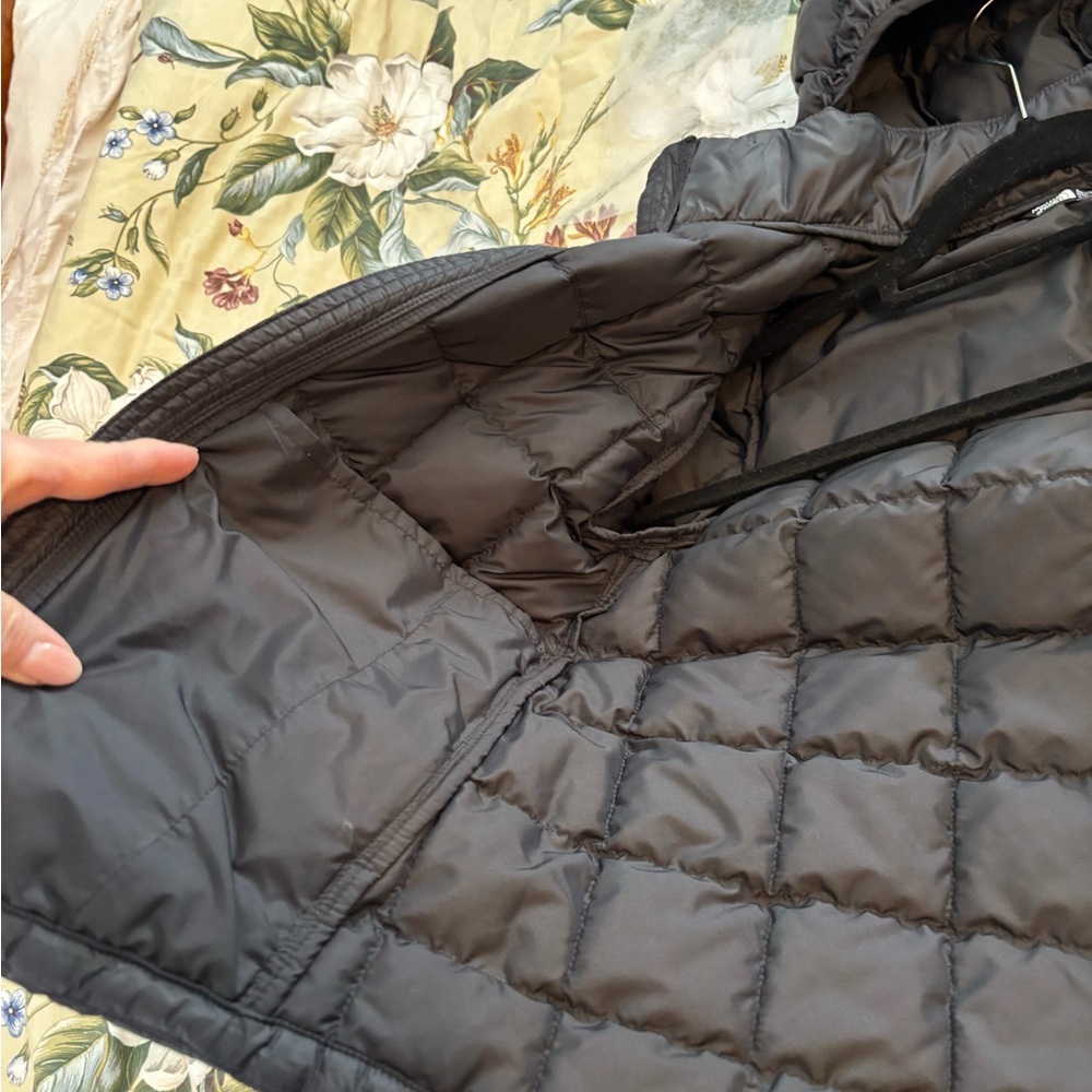 The North Face Thermoball jacket Boys S/P, 7/8 Black - Picture 2 of 14